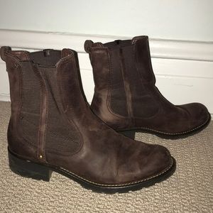 Clark’s brown leather ankle boots - size 9.5